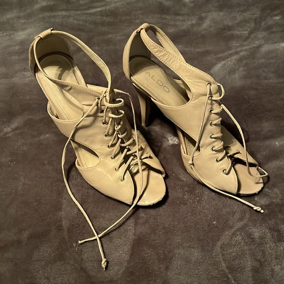 ALDO CHIC HEELS - Picture 2 of 4